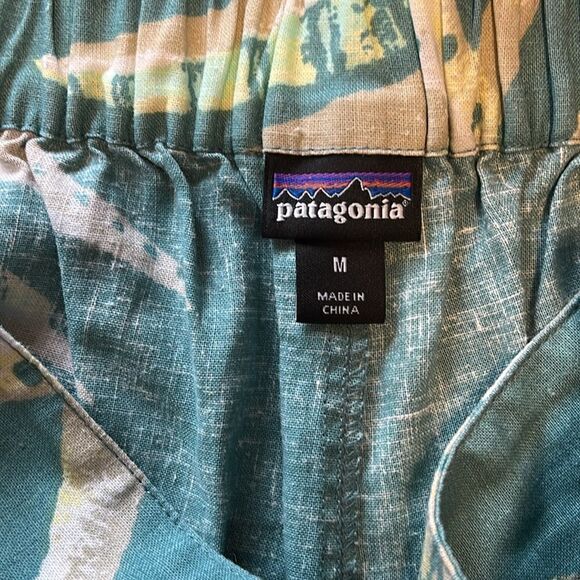EXCELLENT CONDITION WOMEN’S MEDIUM PATAGONIA “WRAPAROUND” GARDEN ISLAND 4” SHORT - Picture 4 of 9